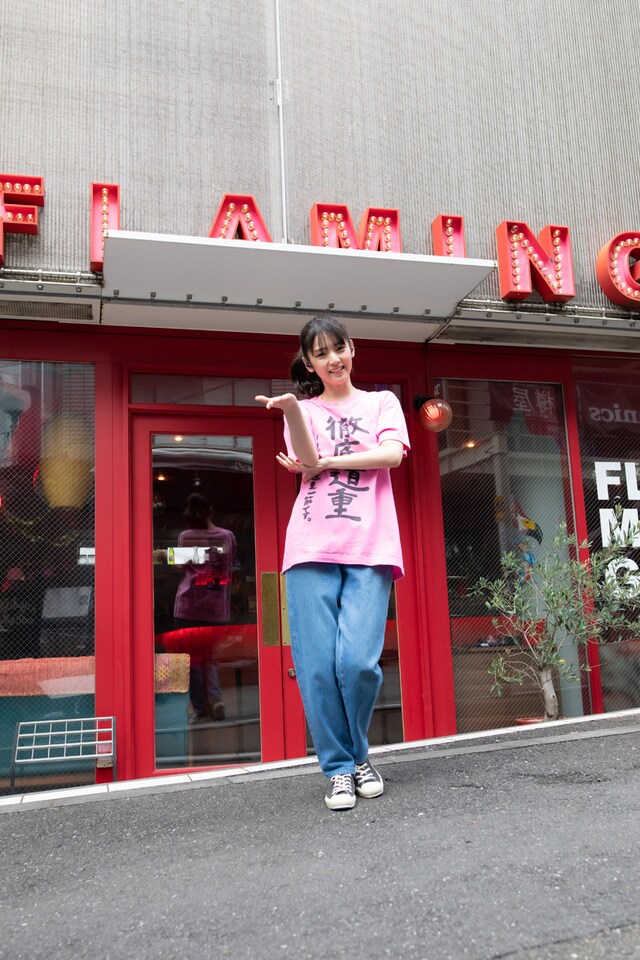 “徹底道重”Tシャツを着て踊る道重さゆみ。