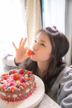 道重さゆみ×「いいスマホは、OCN モバイル ONE。」コラボInstagramアカウントより。