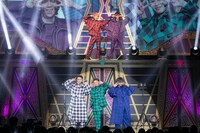 超特急（撮影：米山三郎）