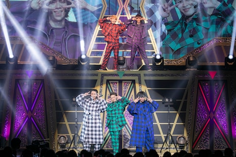 超特急（撮影：米山三郎）