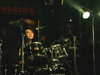 ZIN（Dr）（写真提供：シャイコナ）