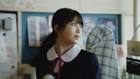 ブルボン「フェットチーネグミグレープソーダ味」テレビCM「迷ったら、ハズむほう。」編より。