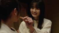 ブルボン「フェットチーネグミグレープソーダ味」テレビCM「迷ったら、ハズむほう。」編より。