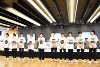 EBiDAN若手メンバーで構成されたFAKE MOTION応援団。