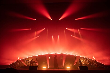 Aimer「Aimer Hall Tour 19/20 "rouge de bleu"」東京国際フォーラム ホールA公演の様子。