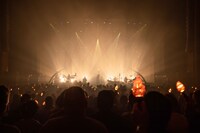 Aimer「Aimer Hall Tour 19/20 "rouge de bleu"」東京国際フォーラム ホールA公演の様子。