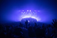 Aimer「Aimer Hall Tour 19/20 "rouge de bleu"」東京国際フォーラム ホールA公演の様子。