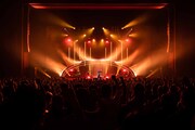 Aimer「Aimer Hall Tour 19/20 "rouge de bleu"」東京国際フォーラム ホールA公演の様子。