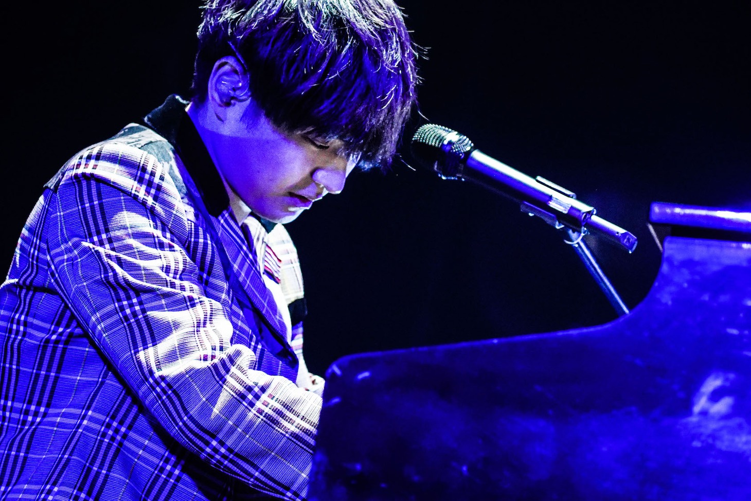 藤原聡（Vo, Piano）（撮影：渡邉一生 ）