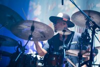 H ZETT KOU（Dr）（Photo by Yuta Ito）