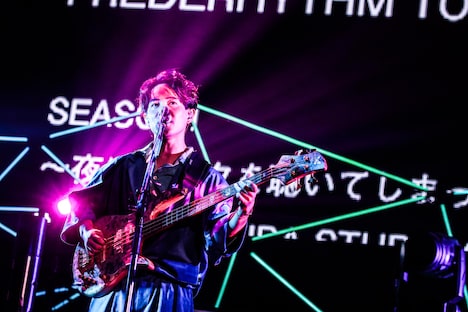 三原康司（B, Vo）（撮影：渡邉一生）