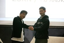 左からLITTLE（KICK THE CAN CREW）、ZORN。