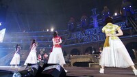 ももいろクローバーZ「背番号」ライブ映像のワンシーン。
