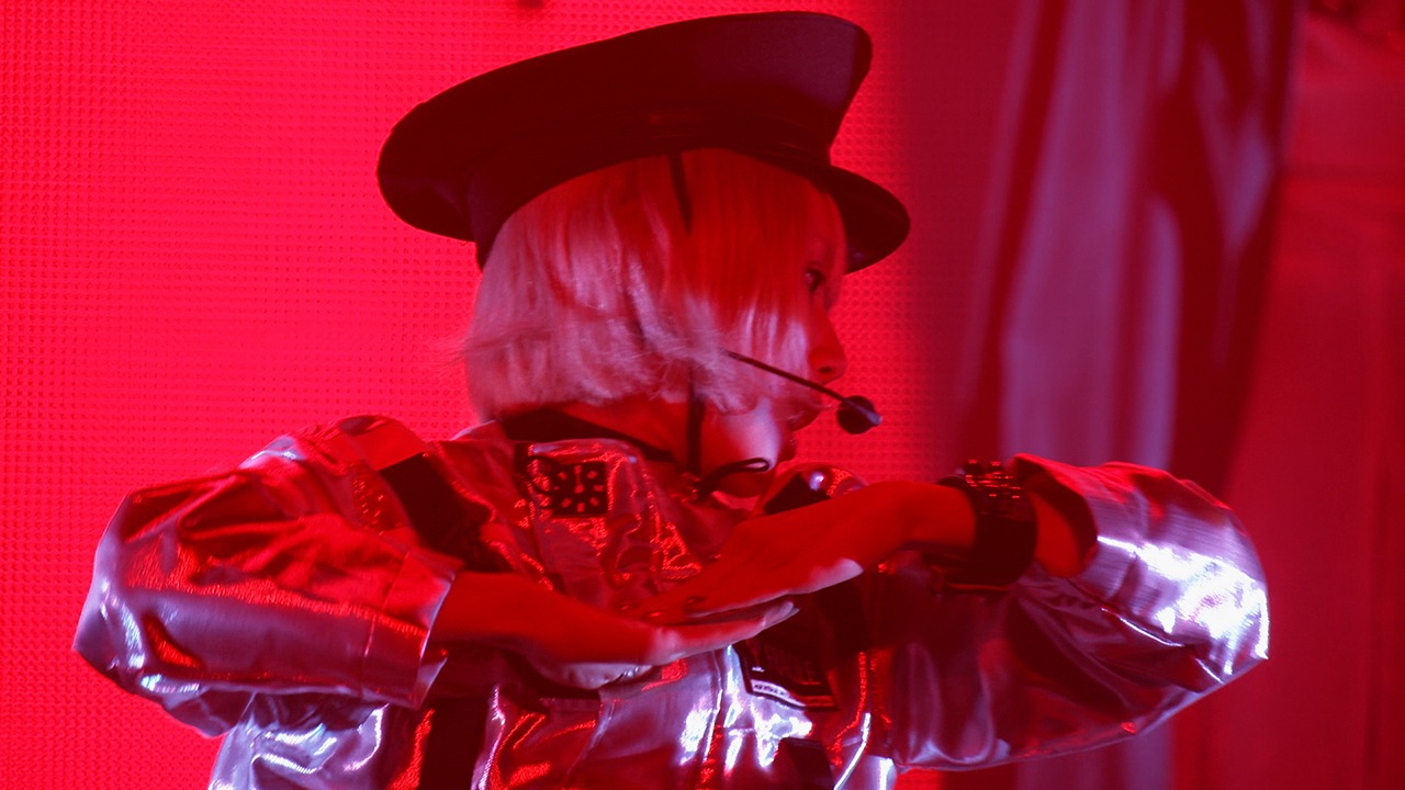 Reol「ウテナ」ライブ映像のワンシーン。