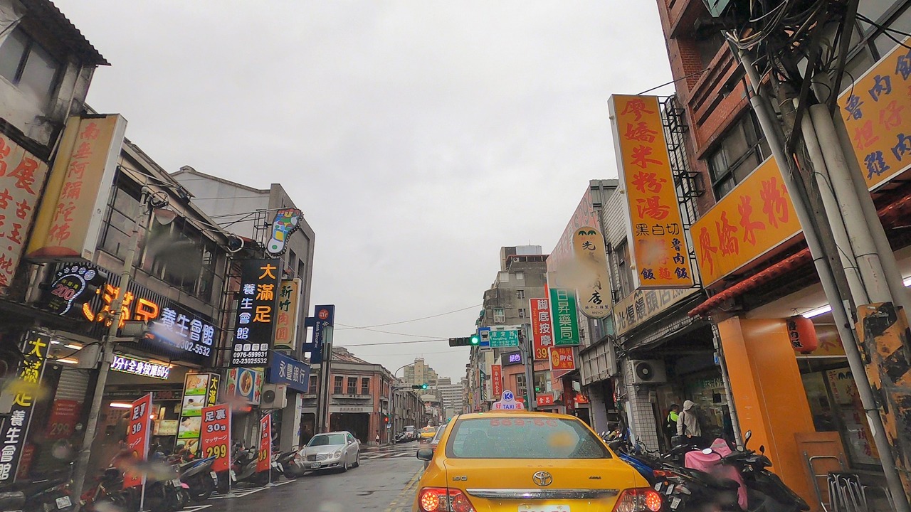 台湾の町並み。(c)BSフジ
