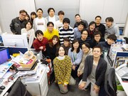 ファミ通編集部の皆さんと撮影した記念写真。