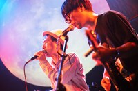 真黒毛ぼっくすの活動34周年記念イベント「酔いどれ東京ダンスミュージック」の様子。