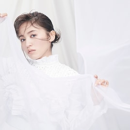 逢田梨香子1stアルバム「Curtain raise」に初作詞曲や敬愛するやなぎなぎ提供曲