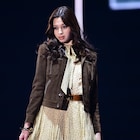 中条あやみ、三吉彩花、新木優子ら、TGCに1970年代風ファッションで登場