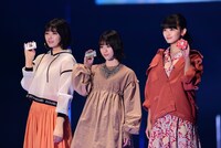 左から藤吉夏鈴、森田ひかる、山崎天。