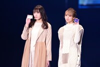 左から渡辺梨加、小林由依。