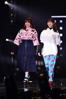 高瀬愛奈（左）と宮田愛萌（右）。