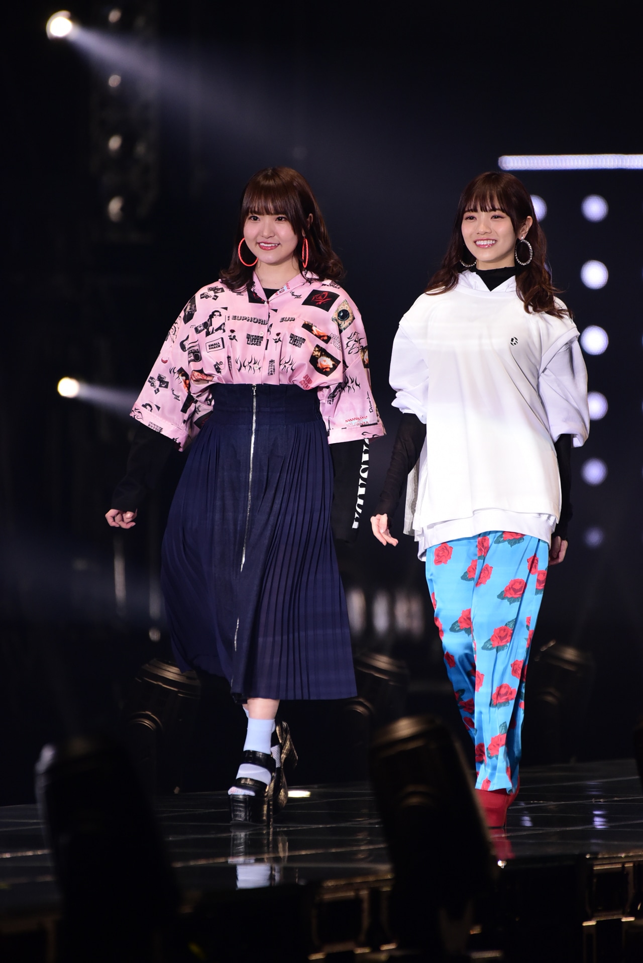 左から高瀬愛奈、宮田愛萌（日向坂46）。