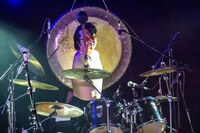 ナカジマノブ（Dr, Vo）（撮影：塩見徹）