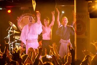 人間椅子（撮影：塩見徹）