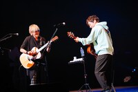 スガシカオと岡野昭仁（ポルノグラフィティ）のセッションの様子。（撮影：関口佳代）