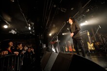 開演の挨拶をする有江嘉典。（Photo by Chiyori）