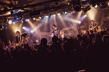 百々和宏とテープエコーズ（Photo by Chiyori）