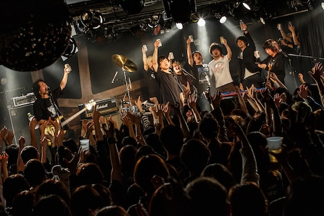 有江嘉典による終演の挨拶の様子。(Photo by Chiyori)