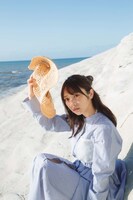 与田祐希2nd写真集「無口な時間」より。（撮影：菊地泰久）