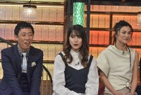 左から森田哲矢、入山杏奈、仲宗根梨乃。(c)NTV