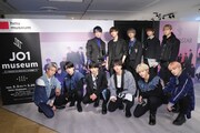 JO1デビュー記念展が本日スタート、メンバー11人が会場でこれまでを振り返る