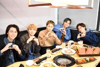 Gポーズを決める超特急。