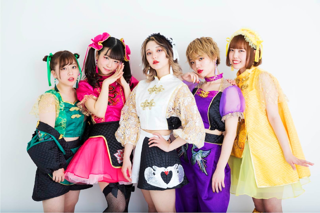 ダブルハピネス新メンバー。左からこち、もえにゃん、しろいこ、ふうか、はな。