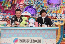 左からケンドーコバヤシ、蛍原徹。 (c)テレビ朝日