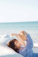 与田祐希2nd写真集「無口な時間」より。（撮影：菊地泰久）