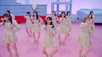 AKB48「失恋、ありがとう」ミュージックビデオより。(c)AKS/キングレコード