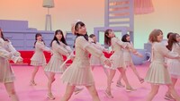 AKB48「失恋、ありがとう」ミュージックビデオより。(c)AKS/キングレコード
