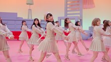 AKB48「失恋、ありがとう」ミュージックビデオより。(c)AKS/キングレコード