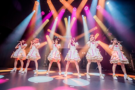 「Sweet Alley 1stワンマンLIVE -全身全霊で前進だ-」の様子。(写真提供:株式会社ヴィクトリアビーツ)