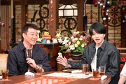 左から加藤浩次（極楽とんぼ）、菊池風磨（Sexy Zone）。(c)TBS