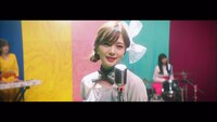 乃木坂46「しあわせの保護色」ミュージックビデオのワンシーン。