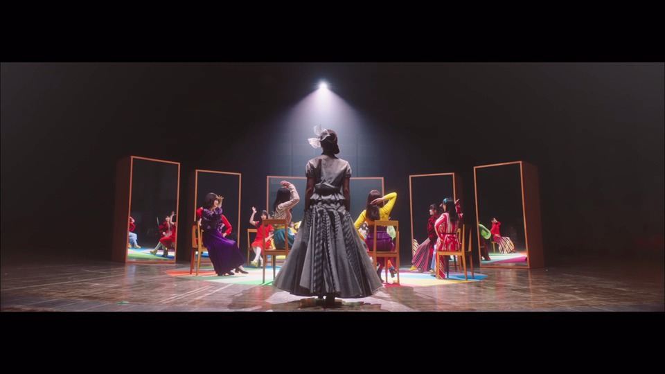 乃木坂46「しあわせの保護色」ミュージックビデオのワンシーン。