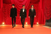 新人俳優賞の受賞者。中央が森崎ウィン。