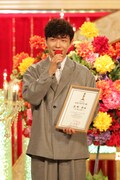 話題賞俳優部門を受賞した星野源。