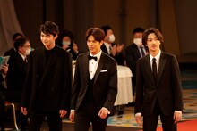 新人俳優賞の受賞者。中央が森崎ウィン。